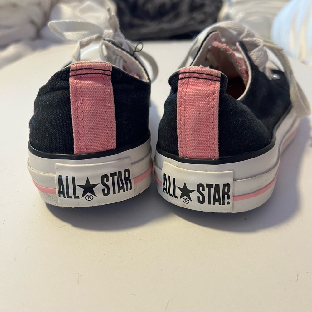 Converse Chuck Taylor All Stars Low Tops - Picture 3 of 7